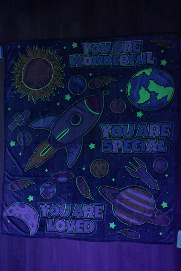 Space Theme Glow in The Dark Blanket w/Mini UV Flashlight (59"X71")